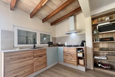 2 Bedrooms - Photo 2