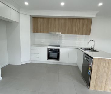 Stylish, Modern & Compact Family Home - Photo 6