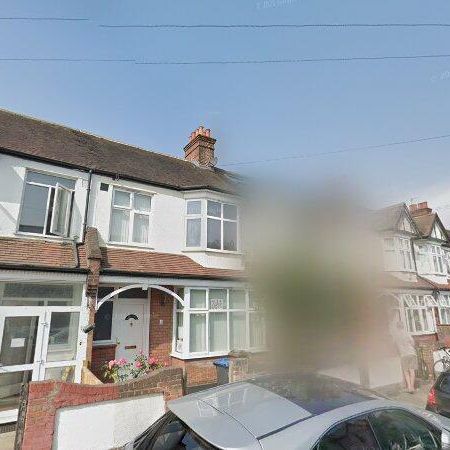 3 Bed Terraced House, Sandringham Avenue, SW20 - Photo 1
