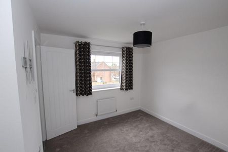 3 bedroom semi-detached house to rent - Photo 3