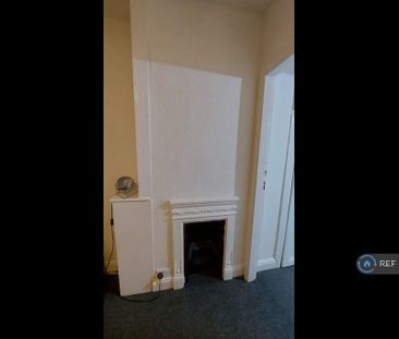 3 bedroom end of terrace house to rent - Photo 1