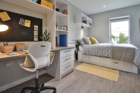 Classic 4 Bed Townhouse - Photo 4