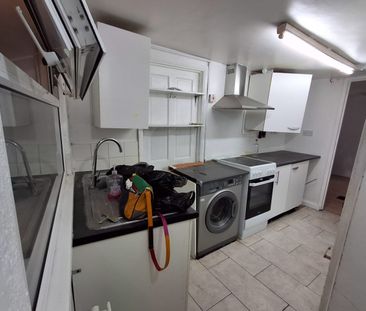 1 Bed Flat, Green Street, E7 - Photo 3
