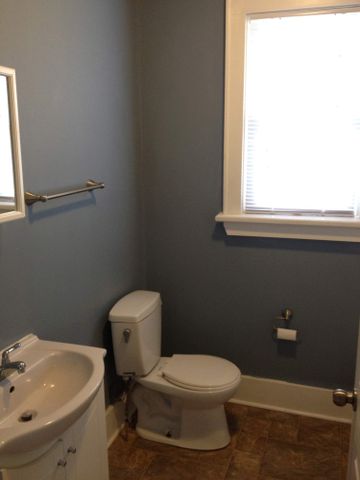 Wonderful 2 bedroom character home with large 6 ft fenced in back yard - Photo 5