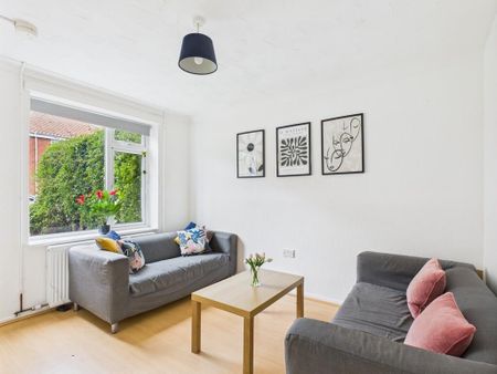 4 bedroom semi-detached house to rent - Photo 2