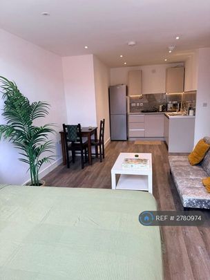 Studio to rent - Photo 1