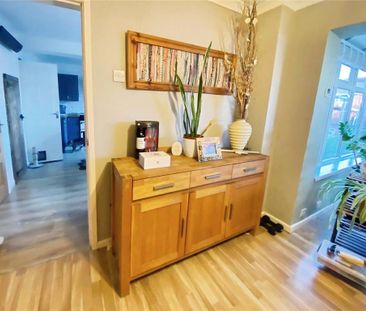 4 bedroom semi-detached house to rent - Photo 4