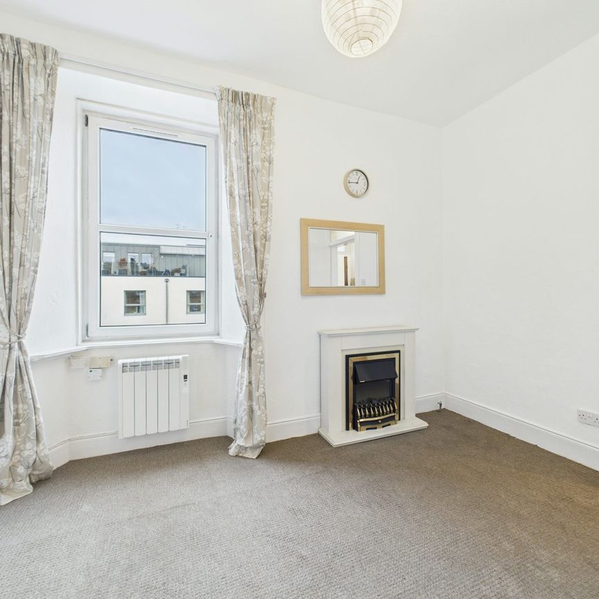 Flat to rent on - Photo 1