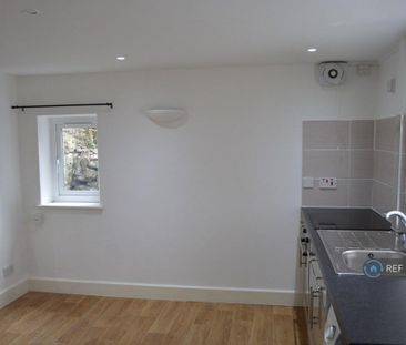 1 bedroom semi-detached house to rent - Photo 4