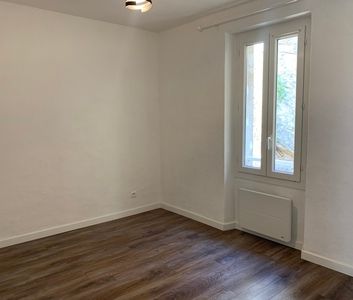 Location Appartement 2 pièces 42m² PIERREFEU DU VAR 83390 - Photo 5