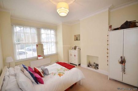 3 bedroom property to rent in London - Photo 2