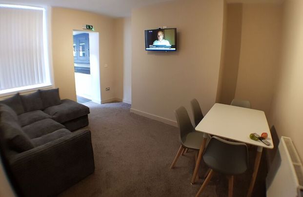 Room 7, 2 Beulah Terrace - Photo 1