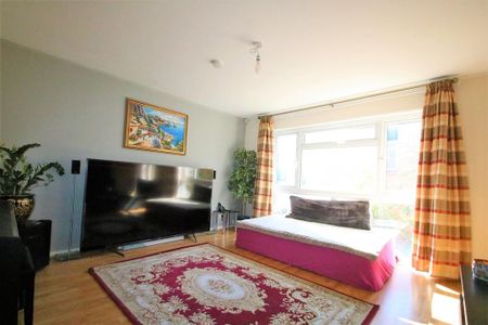 2 bedroom maisonette to rent - Photo 2