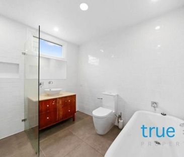 STUNNINGLY PRESENTED SPLIT LEVEL HOME IN IDEAL LOCATION - Photo 2