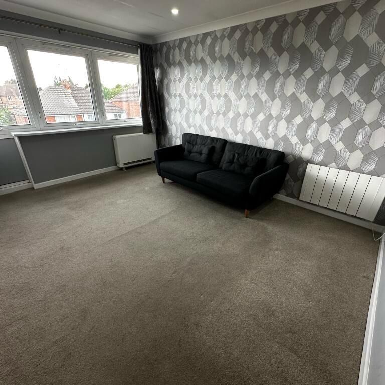 2 Bed Flat, Somerset Avenue, LE4 - Photo 1