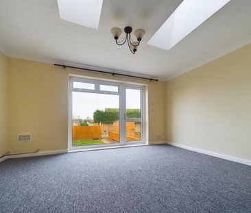 3 bedroom terraced house to rent - Photo 3