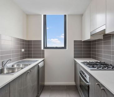 STYLISH TOP FLOOR UNIT - Photo 2