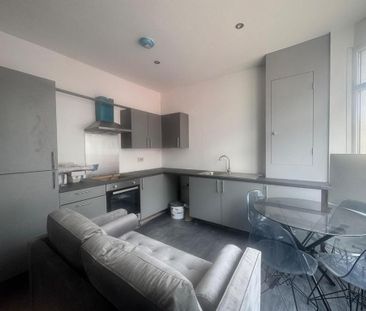 1 bedroom in a house share to rent - Photo 2