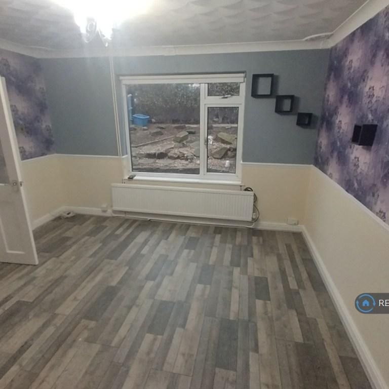 3 bedroom semi-detached house to rent - Photo 1