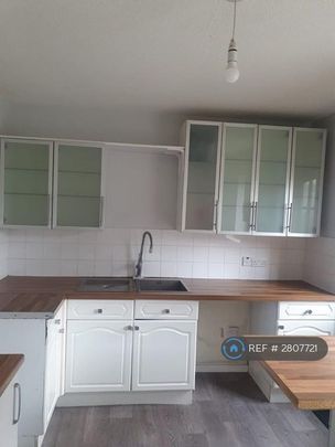 2 bedroom end of terrace house to rent - Photo 1