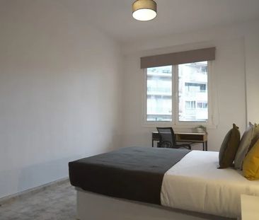 Carrer de Roger de Llúria, Barcelona, Catalonia 08037 - Photo 1