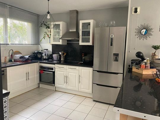 Location Maison 4 pièces 89m² LA LONDE LES MAURES 83250 - Photo 1