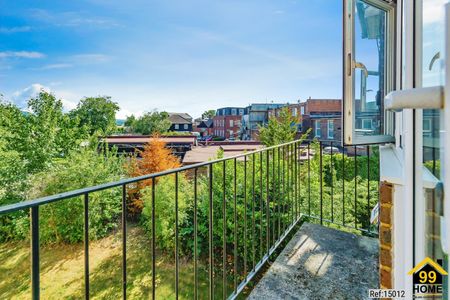 2 bed Flat in Marlborough Court Croydon Road, Westerham, TN16 1EU - Photo 2