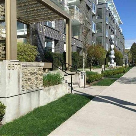 Vancouver West Bright 1Br 1Den Modern Condo Near Skytrain For rent!! - Photo 1