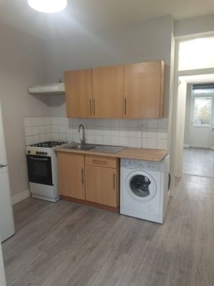 1 Bed Terraced House, Knightland Road, E5 - Photo 1
