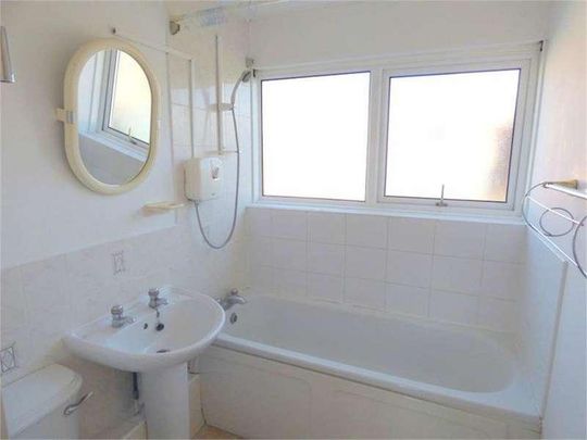 Elms Road, Wokingham, Berkshire, RG40 - Photo 1