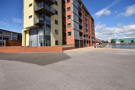 Kings Road, SA1 8PY, Swansea - Photo 3