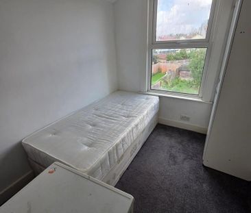 4 bedroom house to rent - Photo 2