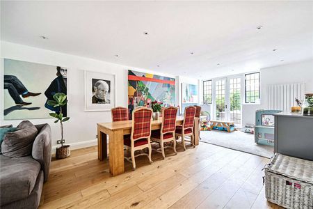 A charming 4 bedroom family home with wonderful gardens. - Photo 2