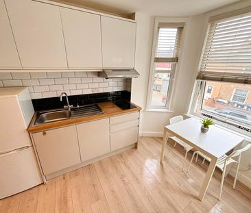 Studio Flat, Meyrick Road, NW10 - Photo 3
