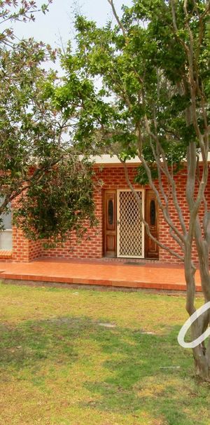 SPACIOUS 2 BEDROOM HOME Including Internet & Water Usage - Photo 1