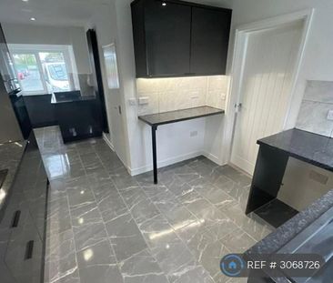 3 bedroom semi-detached house to rent - Photo 6