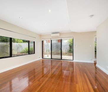 Spacious Three Bedroom Townhouse In Marrickville - Photo 4