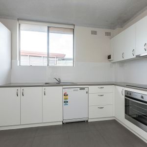 Bright two-bedroom apartment - Photo 2