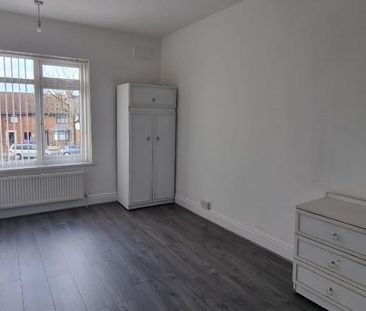 3 bedroom flat to rent - Photo 3