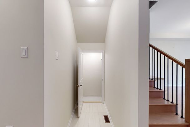 For Lease - 1411 Oakmont Common, Burlington, Ontario - Photo 1