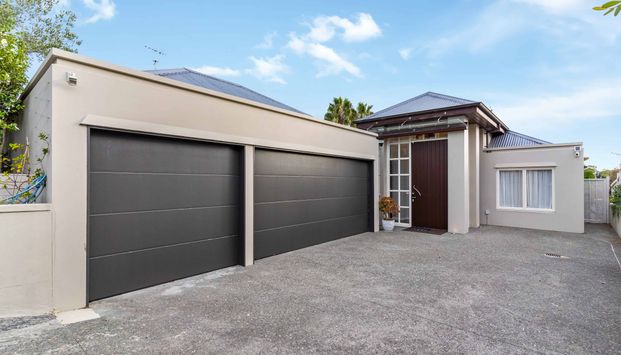 Sophisticated Family Living in the Heart of Remuera - Photo 1