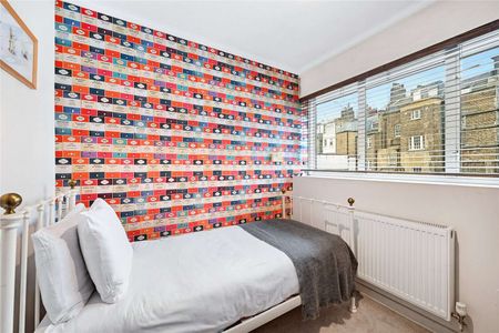 Impressive apartment, beautifully furnished and modernised. 2 double bedrooms (plus additional spare/single bedroom), 2 bathrooms and balcony. - Photo 4