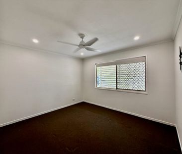 Perfect location! Renovated townhouse - Photo 2