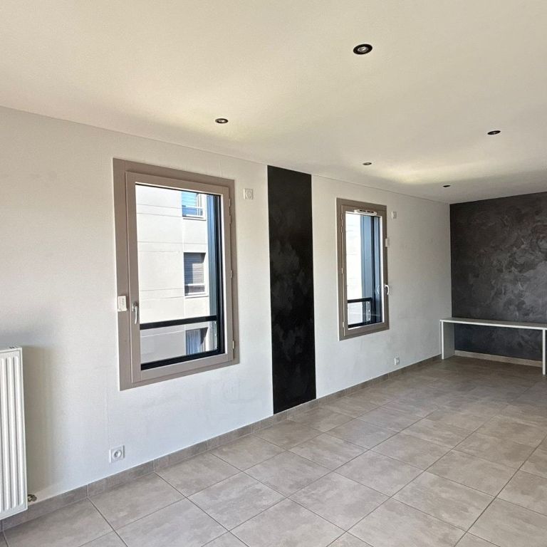 Location Appartement 4 pièces 77m² - Photo 1