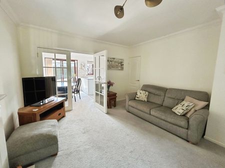 Cwrt Ty Mawr, Caerphilly - Photo 3