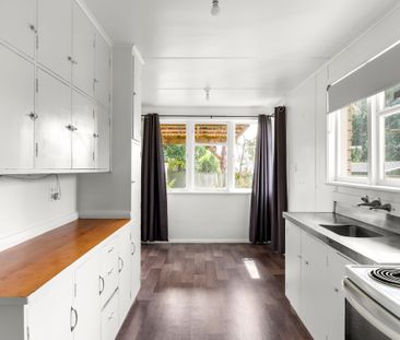 Home in the heart of the popular Elgin suburb - Photo 1