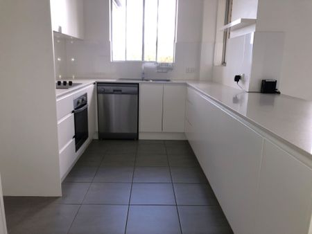 Modern convenient apartment - 7 month lease only - Photo 5