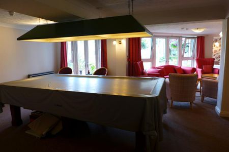 2 bedroom retirement property to rent - Photo 3