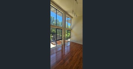 OVERSIZED TOWNHOME! - Photo 3