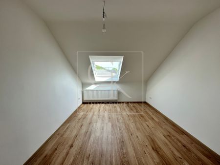 Erstbezug nach Modernisierung von heller gemütlicher 4-Zimmer-DG-Wohnung - Photo 2